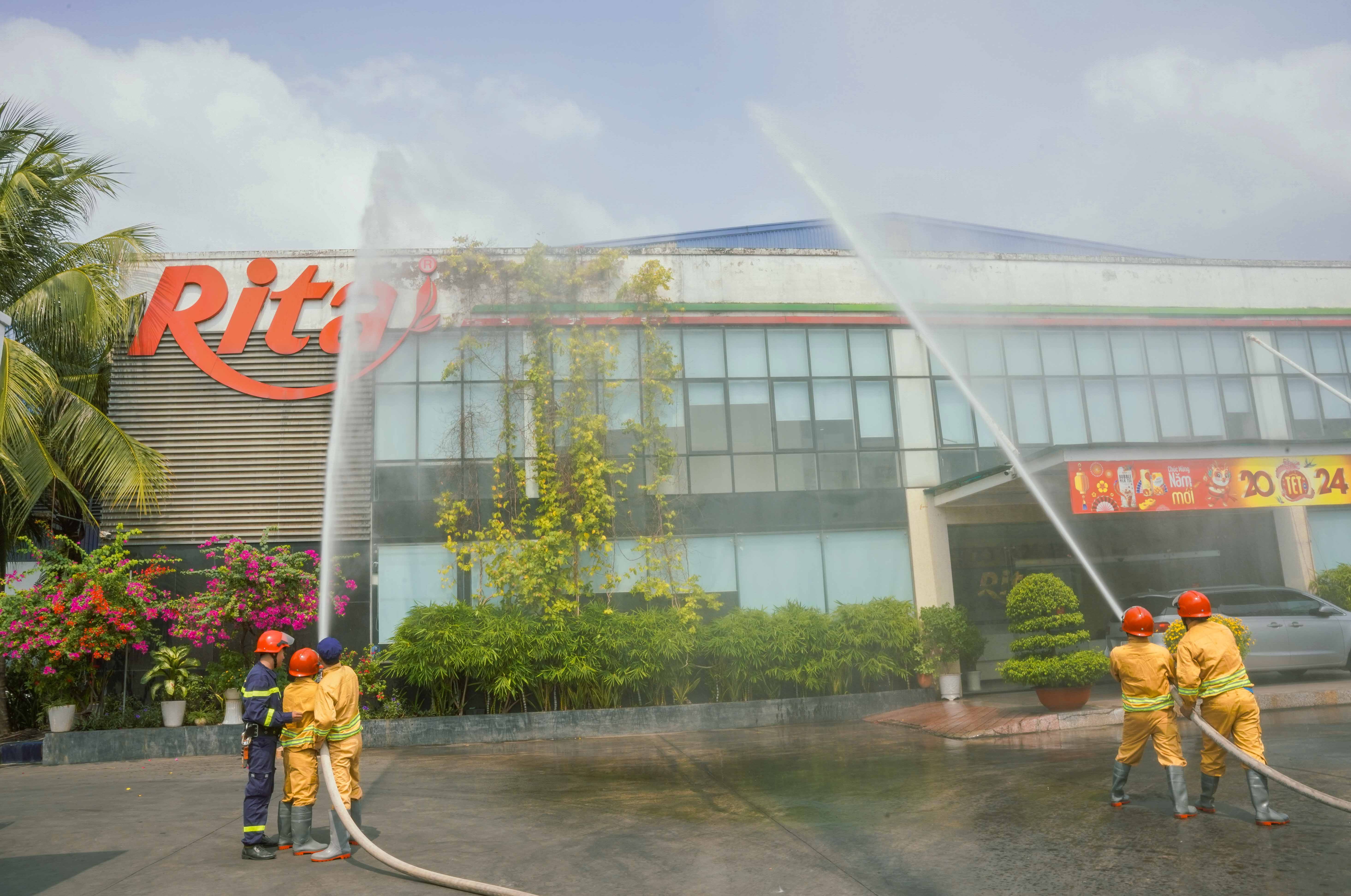 TẬP HUẤN NGHIỆP VỤ PHÒNG CHÁY, CHỮA CHÁY ĐỊNH KÌ HÀNG NĂM TẠI CÔNG TY RITA