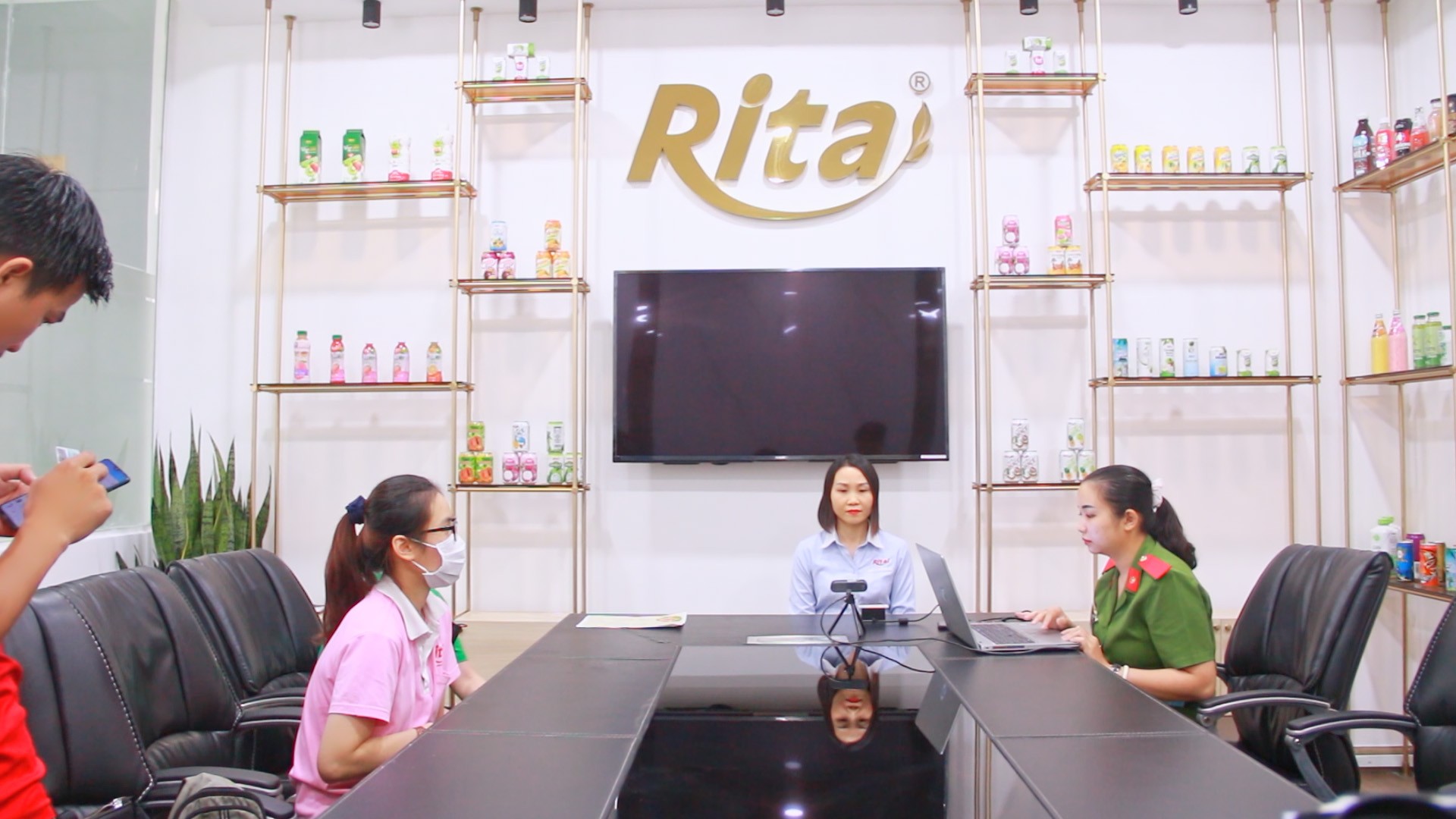 Công An Phường Dĩ An Cấp Tài Khoản Định Danh Điện Tử Mức Độ 2 Cho Nhân Viên Rita